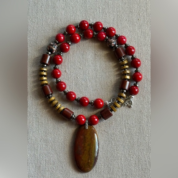 24 inch Coral and Wood bead necklace NWOT - Picture 11 of 11